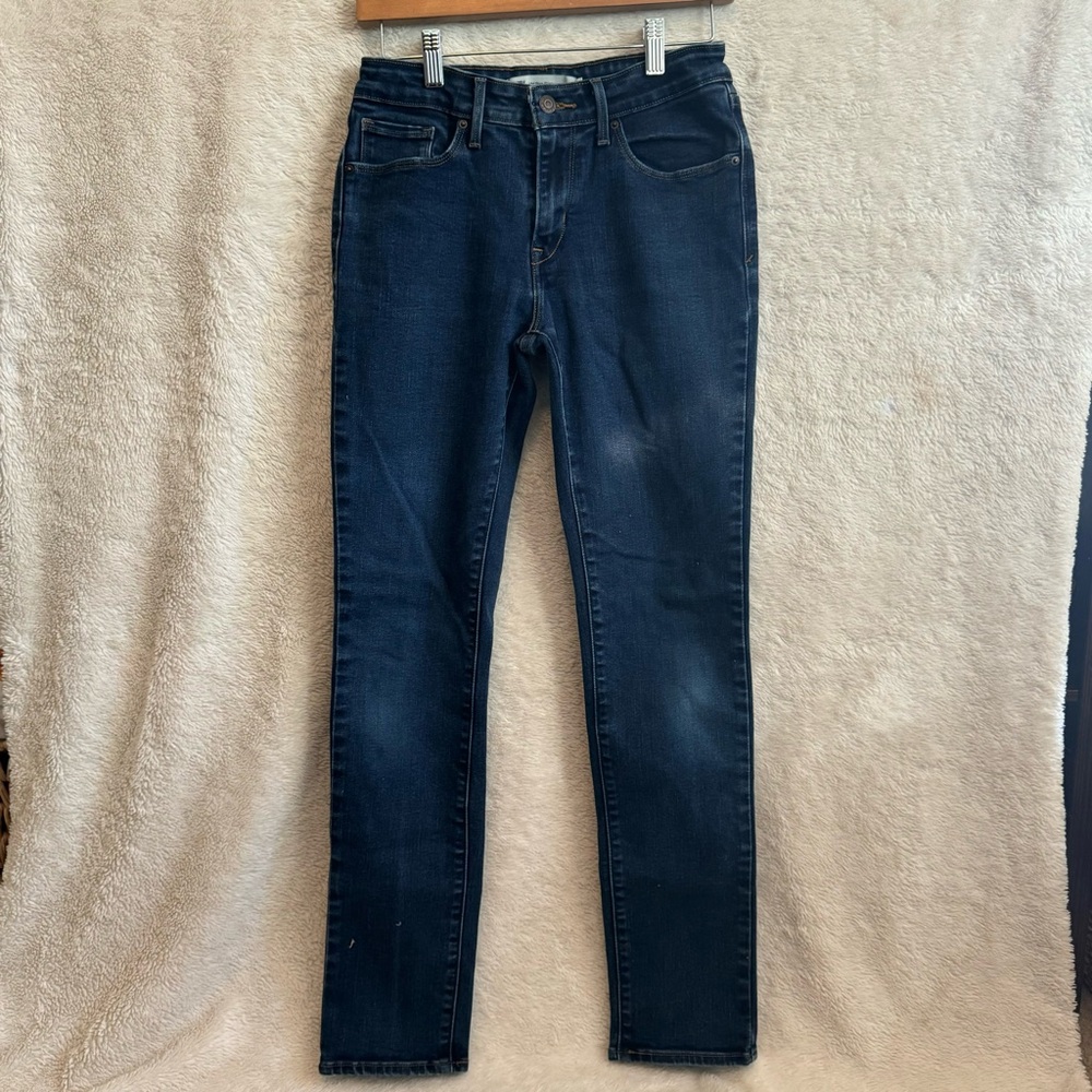 Levi blue jeans - dark rise skinny. Size 6